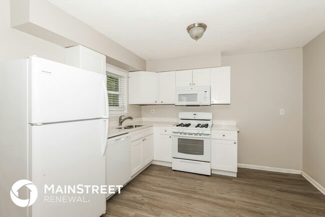 Building Photo - 8808 Fernview Dr