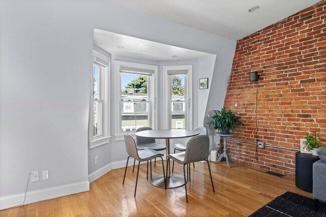 Foto del edificio - 665 E 5th St