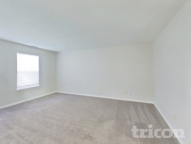 Building Photo - 1302 Crescent Dr