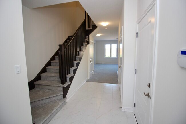 Building Photo - 95 Pinot Cres