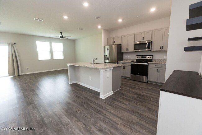 Building Photo - 14655 Macadamia Ln