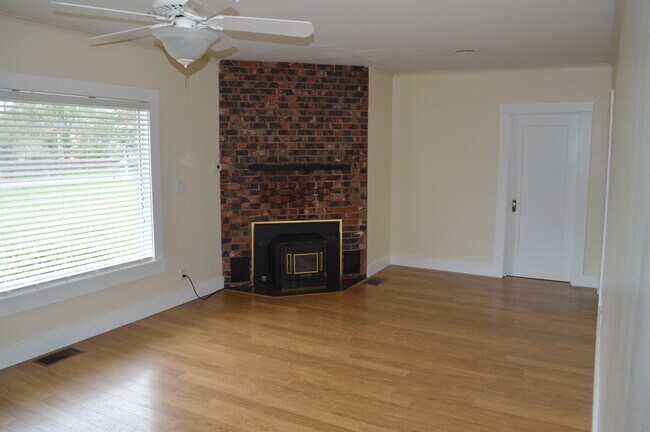 Living Room - Gas Fireplace Insert with blower - 3220 Locust Ave