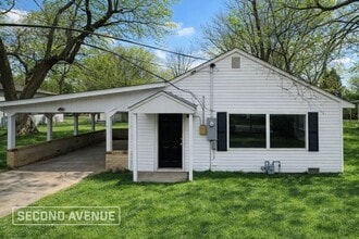 Building Photo - 514 S Carl St