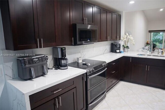 Foto del edificio - 1575 Zenith Way