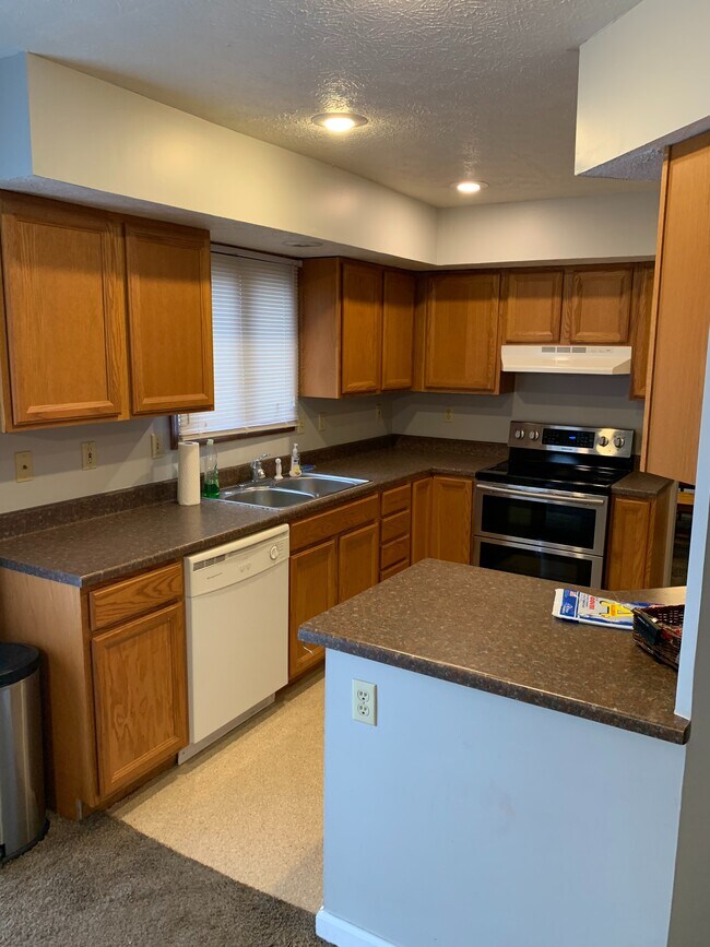 Building Photo - 216 E Burks Dr