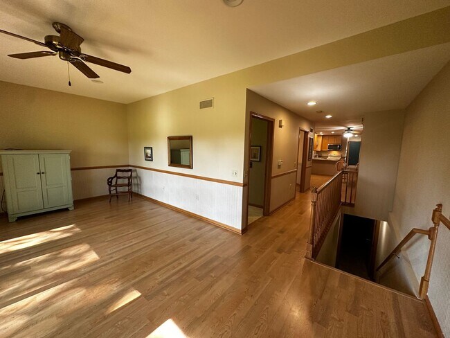 Foto del edificio - Charming 2-Bedroom, 2-Bathroom Home Overlo...