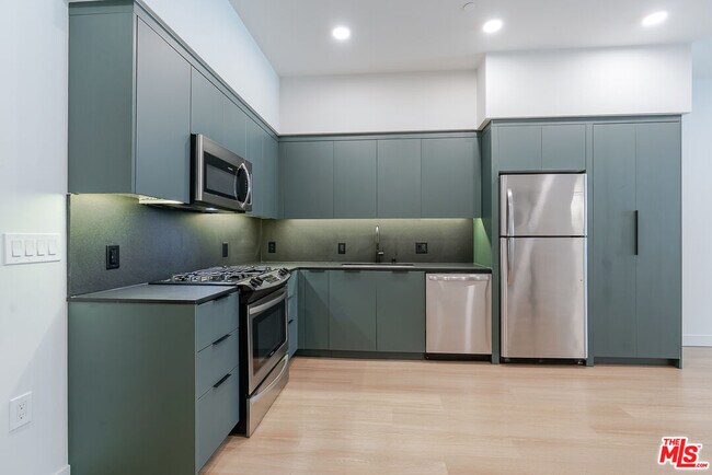 Foto del edificio - 10601 Washington Blvd
