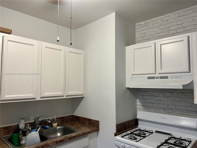 Foto del edificio - 1070 98th St