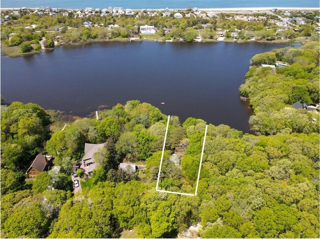 Building Photo - 8515 Soundview Ave