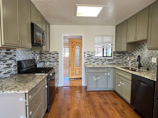 Building Photo - Updated Single Story Home located in Conve...