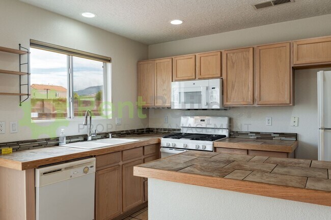 Building Photo - Call to schedule a showing at 505-808-6467