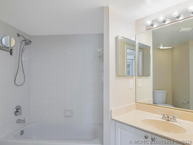 Building Photo - 100 Crestwood Ct N