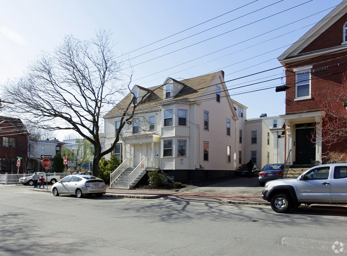 262 Brackett St, Portland, ME 04102 - Apartments in Portland, ME ...