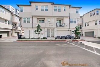 Building Photo - 1302 W Cara Dr