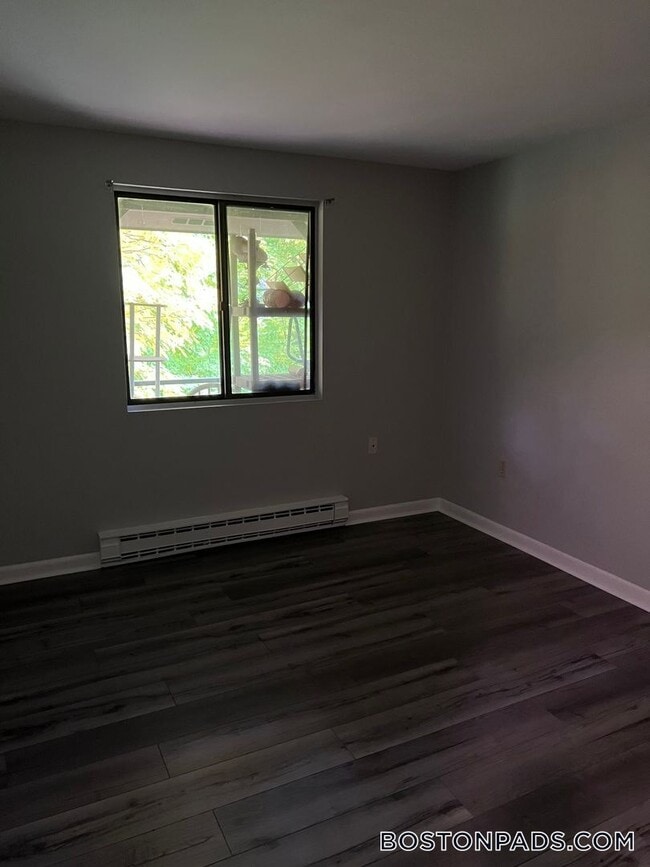 Foto del edificio - 75 Groton School Rd