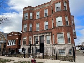 Building Photo - 2300 S Ridgeway Ave