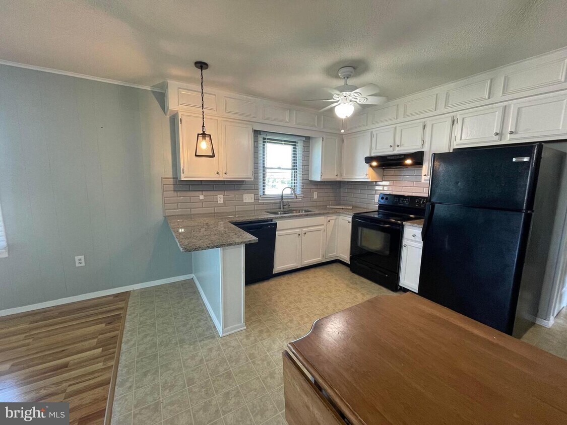 34515 Bushnell Ct Unit 11, Lewes, DE 19958 Room for Rent in Lewes, DE