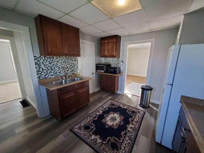 Foto del edificio - Charming 1 Bedroom Bungalow – A Special Place to Call Home!