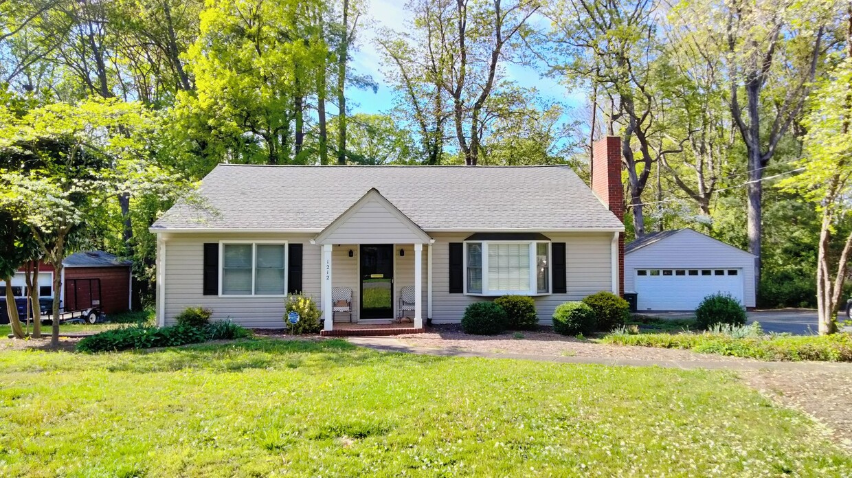 Primary Photo - 1212 Strathmore Cir NW