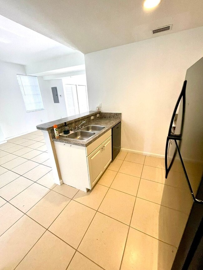 Building Photo - Two bedroom condo in gated Marsh Harbour c...