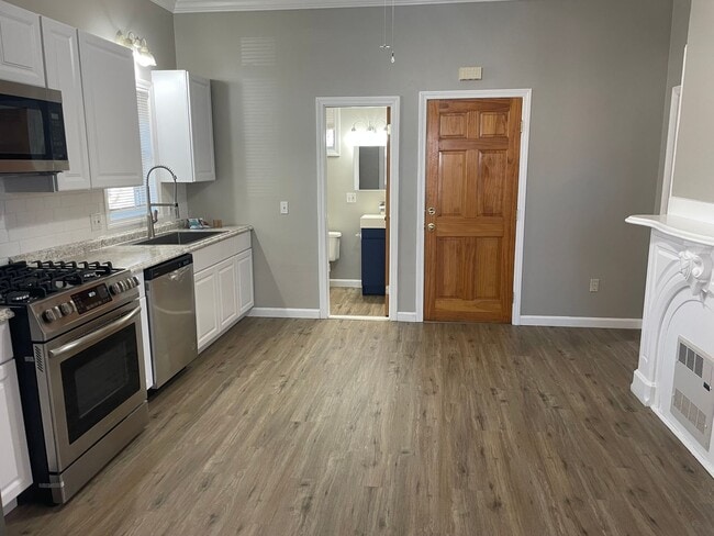 Building Photo - 128 Penn St