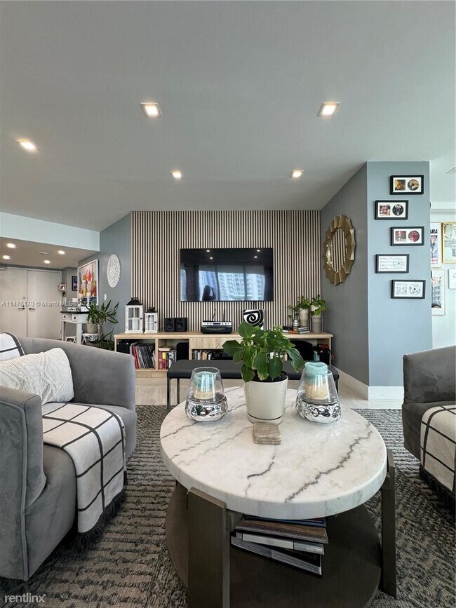 Foto del edificio - 3 br, 3 bath Condo - 520 Brickell Key Dr A...