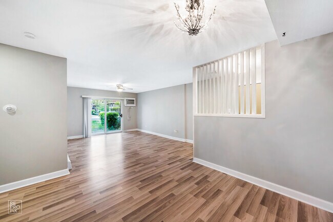 Foto del edificio - 1170 Valley Ln