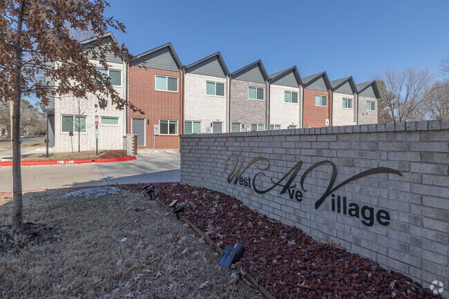 Building Photo - 1336 S West Ave