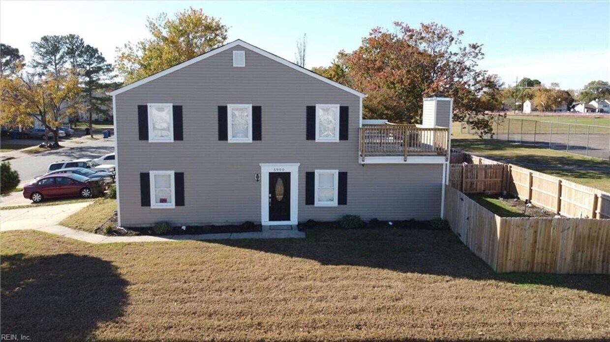 Foto principal - Spacious VB Townhouse!
