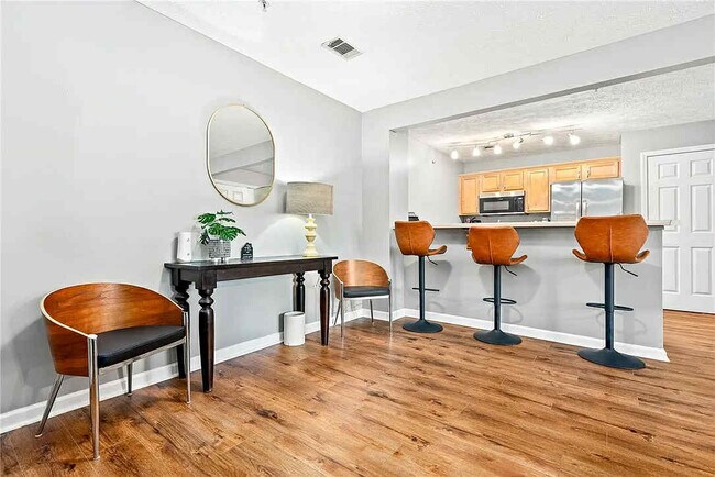 Foto del edificio - 1385 S Donahue Dr