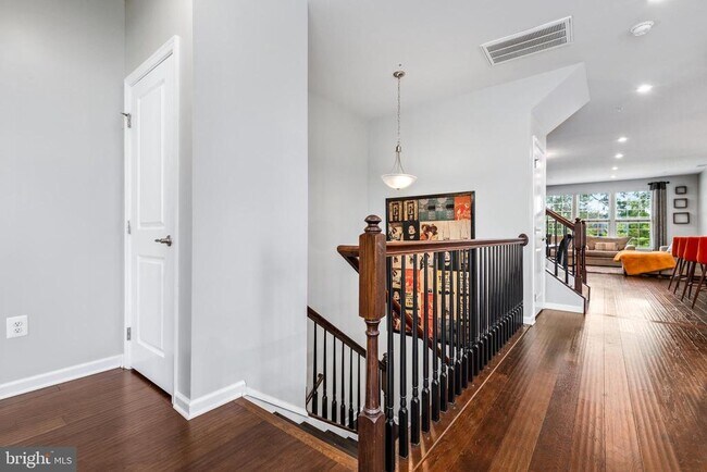 Foto del edificio - 10124 Dorsey Ln