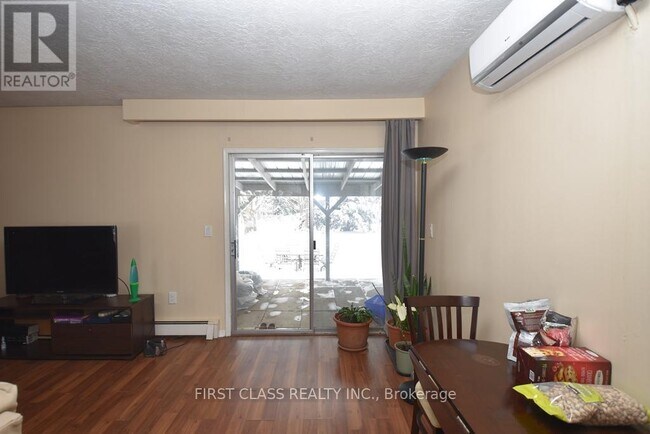 Photo du bâtiment - 5373 Aurora Rd