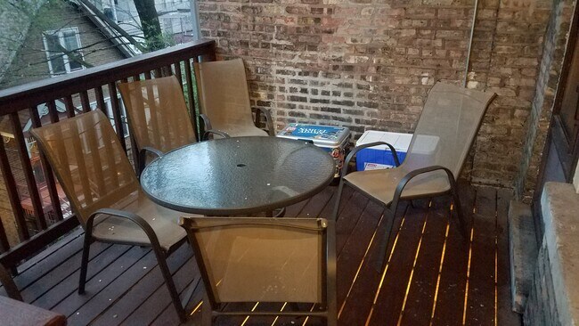 Deck. - 3455 N Marshfield Ave