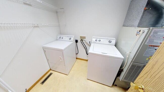 Building Photo - 310 S 13th St