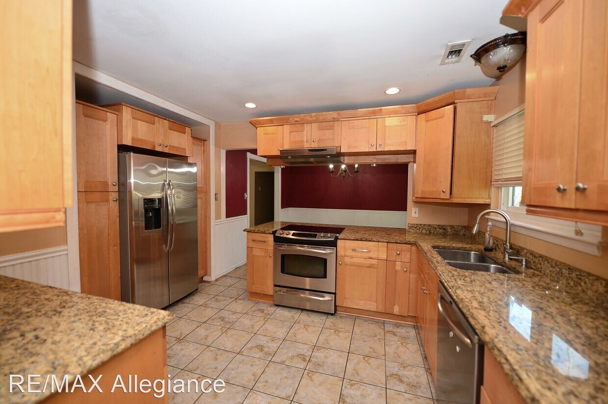 Primary Photo - 4 br, 2 bath House - 928 GOSSMAN DRIVE