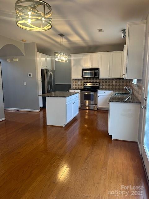 Foto del edificio - 6115 The Meadows Ln