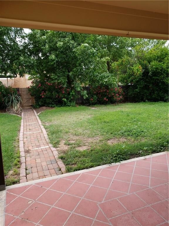 Building Photo - 2234 Robertson Dr