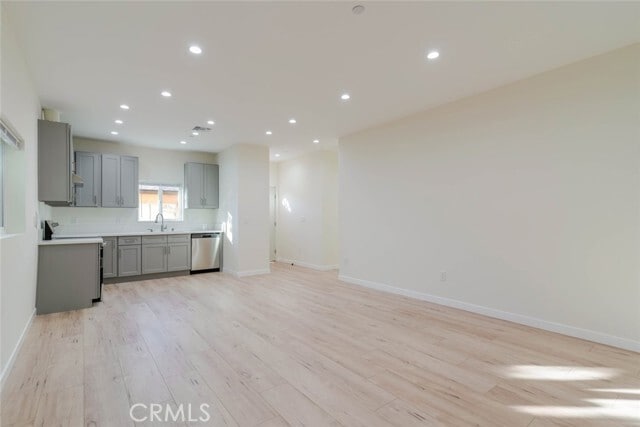 Building Photo - 10526 Hillhaven Ave