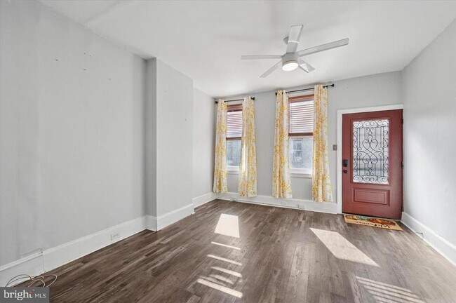 Foto del edificio - 1039 W Russell St