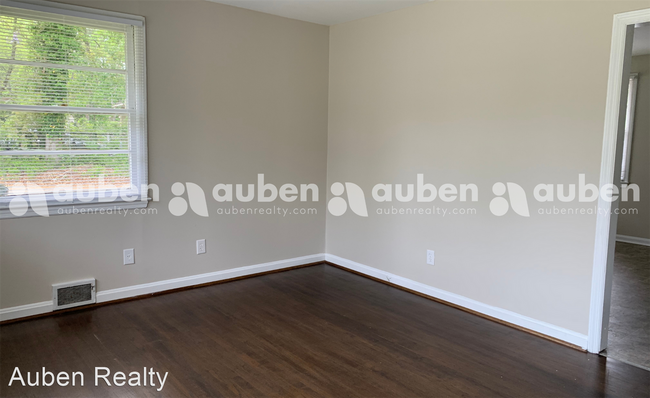 Foto del edificio - 4413 Woodside Haven Dr