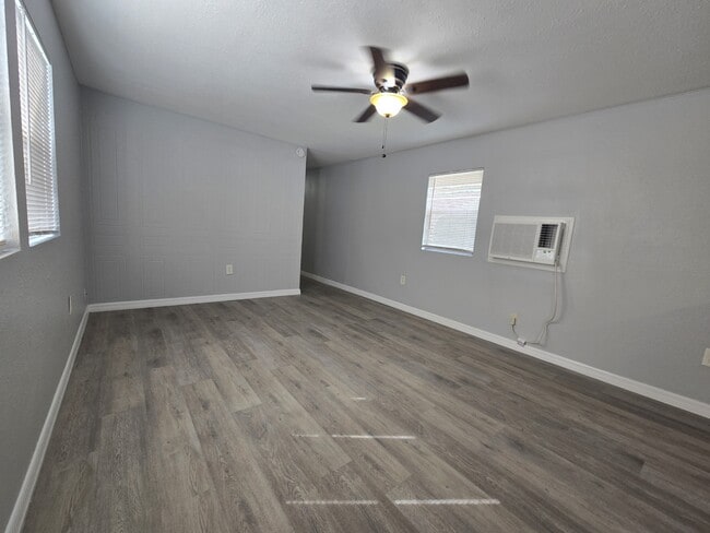 Building Photo - 1871 Cactus Ct