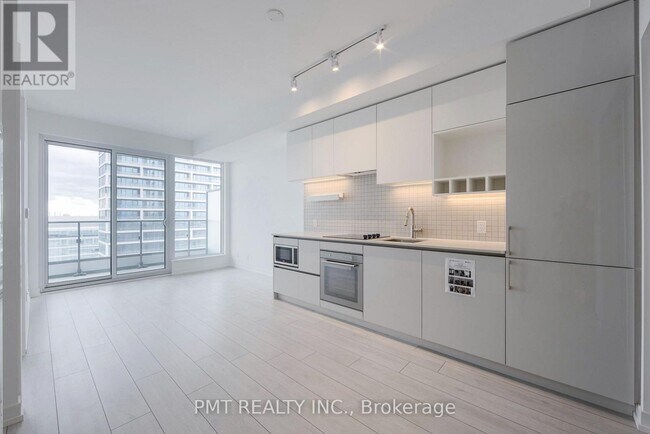 Photo du bâtiment - 898 Portage Pkwy