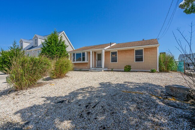 Building Photo - 127 E Potomac Dr