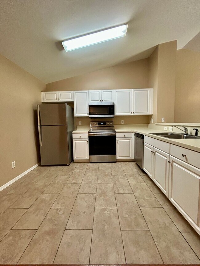 Building Photo - Charming 3BR/2BA Lehigh Acres Duplex with 1-Car Garage | Lawn Care & Salt Service Included