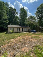 Building Photo - 175 Sarsen Cir