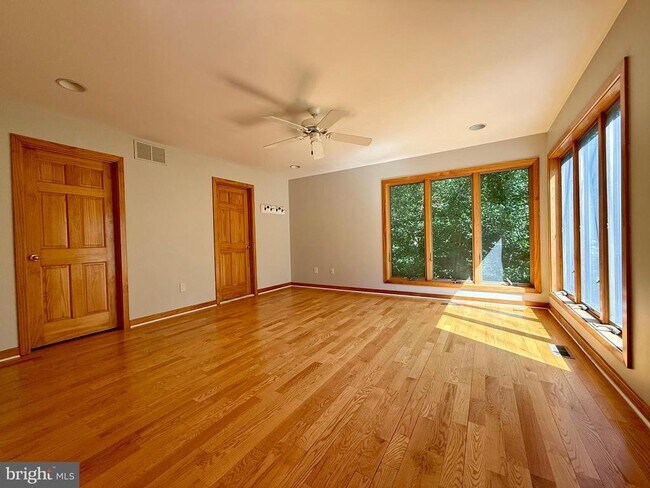 Foto del edificio - 523 Epping Forest Rd