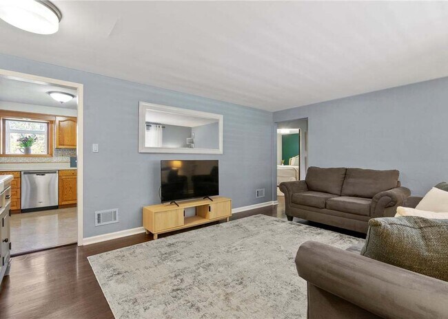 Foto del edificio - 699 Doris Dr