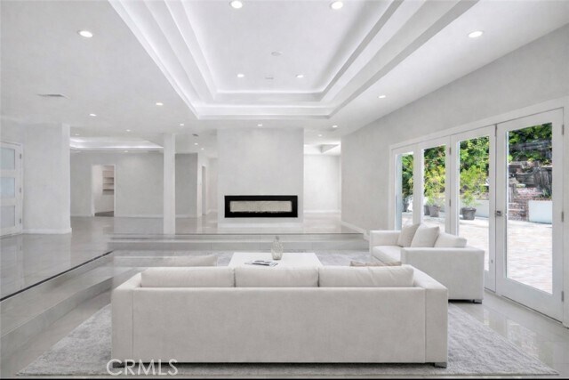 Foto del edificio - 4450 Hayvenhurst Ave
