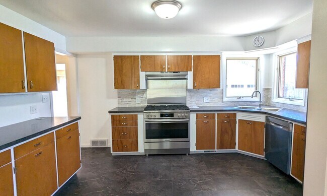 Foto del edificio - 755 Oakmere Pl