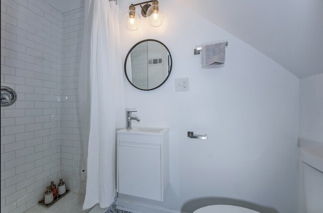 Baño - 5403 Chillum Pl NE